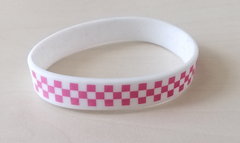 Abbildung Schachbrett-Armband pink-weiß